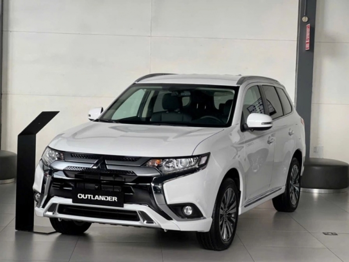 Giá lăn bánh Mitsubishi Outlander giảm sâu cuối tháng 8/2025, quyết ‘chơi tất tay’ với Mazda CX-5 ảnh 2