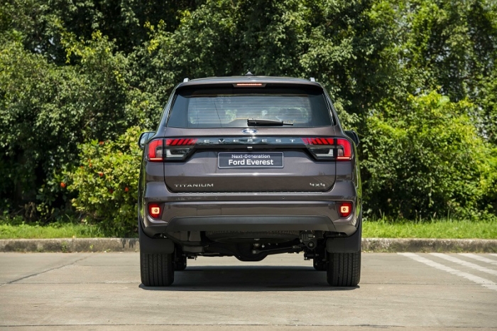 Hạ gục Hyundai Santa Fe và Toyota Fortuner, giá lăn bánh Ford Everest giảm cực sâu cuối tháng 8/2025 ảnh 7