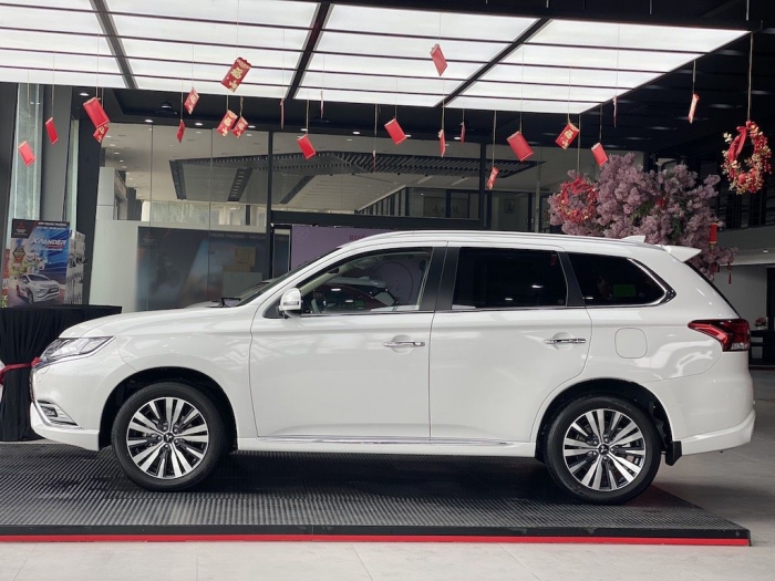 Giá xe Mitsubishi Outlander đầu tháng 9/2025 giảm cực mạnh, ‘phế truất’ cả Honda CR-V và Mazda CX-5 ảnh 4