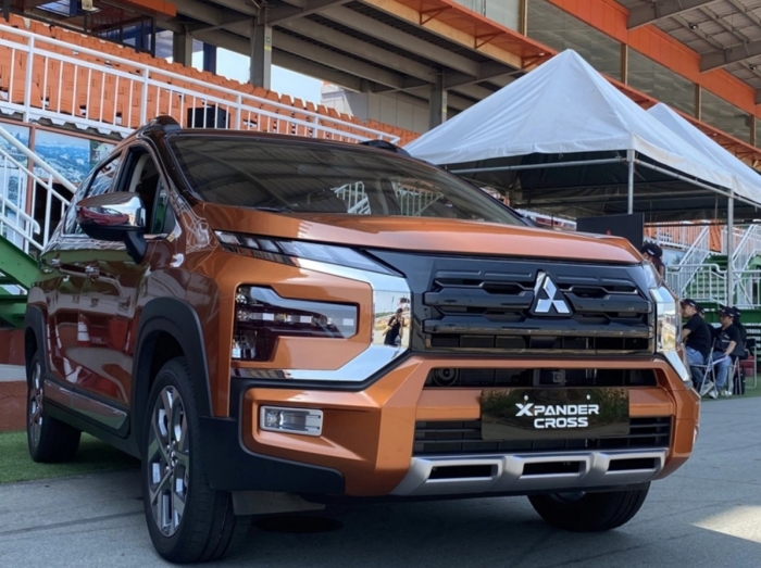 Giá lăn bánh Mitsubishi Xpander Cross mới nhất cuối tháng 9/2025 rẻ như cho, quà tặng đi kèm hấp dẫn ảnh 1