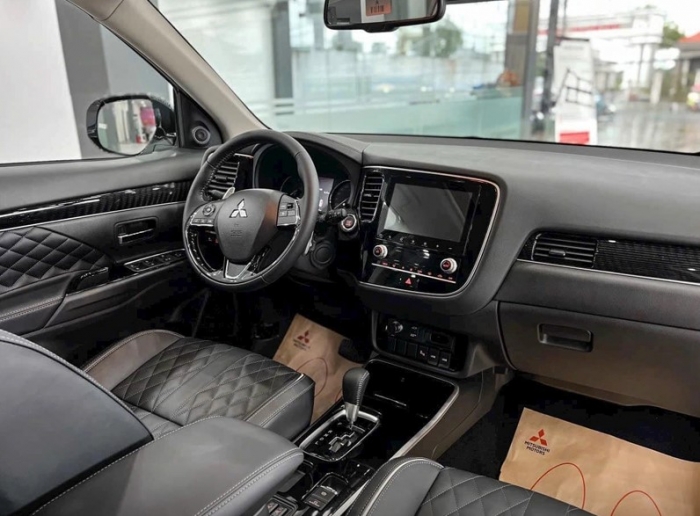 Giá lăn bánh Mitsubishi Outlander cuối tháng 9/2025 vẫn cực 'mềm', đả bại Honda CR-V và Mazda CX-5 ảnh 6