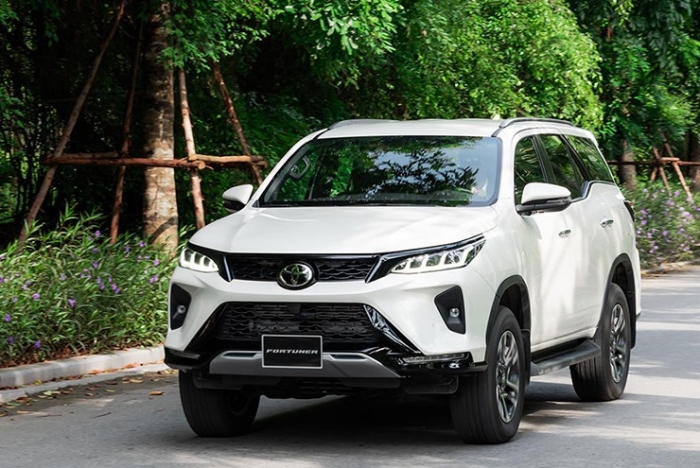 Giá lăn bánh Toyota Fortuner cuối tháng 9/2025 giảm cực sâu, hạ gục Hyundai Santa Fe và Ford Everest ảnh 1