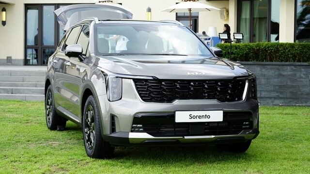 Giá xe Kia Sorento lăn bánh đầu tháng 10/2025 rẻ hơn hẳn Toyota Fortuner, quyết đấu Ford Everest ảnh 2