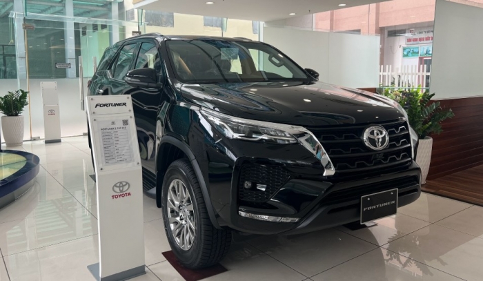 Gi&aacute; xe Toyota Fortuner lăn b&aacute;nh đầu th&aacute;ng 1/2026: Cực kỳ cạnh tranh, rẻ hơn hẳn so với Ford Everest ảnh 3