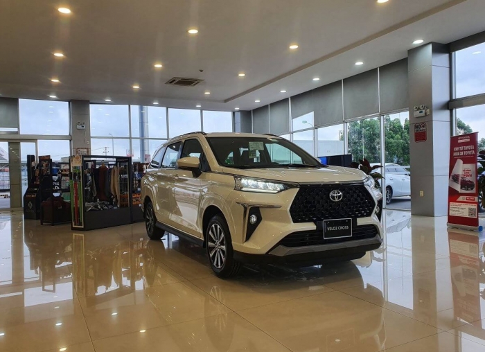 Gi&aacute; xe Toyota Veloz Cross lăn b&aacute;nh đầu th&aacute;ng 1/2026: Ưu đ&atilde;i cực khủng, &lsquo;gạt gi&ograve;&rsquo; Mitsubishi Xpander ảnh 1