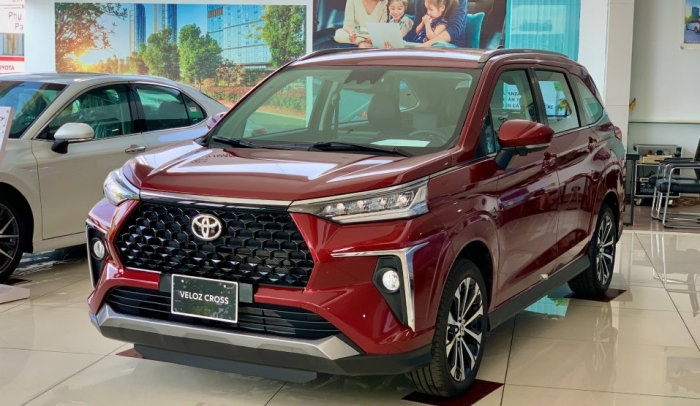 Gi&aacute; xe Toyota Veloz Cross lăn b&aacute;nh đầu th&aacute;ng 1/2026: Ưu đ&atilde;i cực khủng, &lsquo;gạt gi&ograve;&rsquo; Mitsubishi Xpander ảnh 2