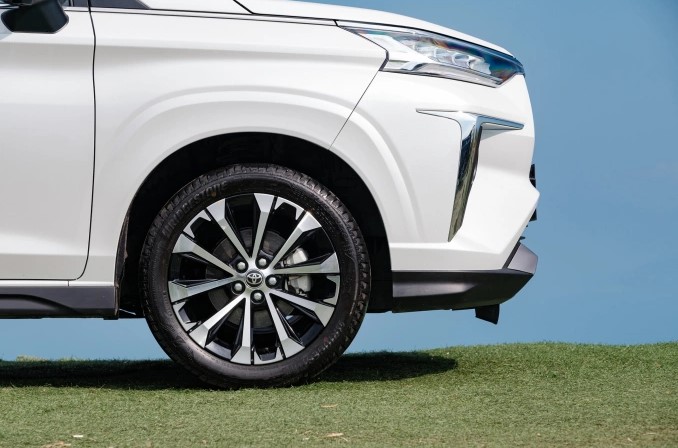 Gi&aacute; xe Toyota Veloz Cross lăn b&aacute;nh đầu th&aacute;ng 1/2026: Ưu đ&atilde;i cực khủng, &lsquo;gạt gi&ograve;&rsquo; Mitsubishi Xpander ảnh 5