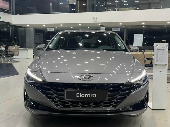 Cập nhật gi&aacute; Hyundai Elantra lăn b&aacute;nh đầu th&aacute;ng 1/2025: Đủ hấp dẫn để đ&aacute;nh bại cả Kia K3 v&agrave; Mazda3 ảnh 2