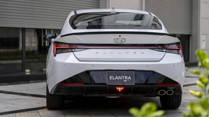 Cập nhật gi&aacute; Hyundai Elantra lăn b&aacute;nh đầu th&aacute;ng 1/2025: Đủ hấp dẫn để đ&aacute;nh bại cả Kia K3 v&agrave; Mazda3 ảnh 4