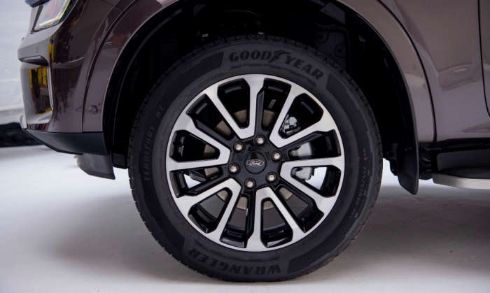 Gi&aacute; lăn b&aacute;nh Ford Everest đầu th&aacute;ng 1/2026: Cực hấp dẫn, &aacute;p đảo Toyota Fortuner v&agrave; Hyundai Santa Fe ảnh 6