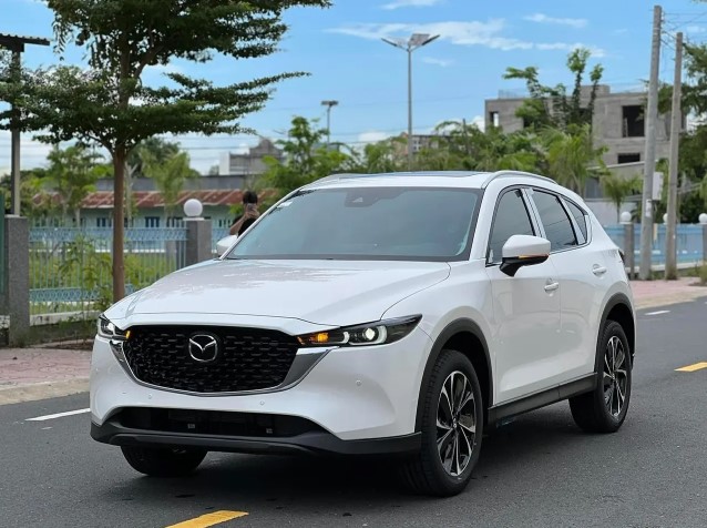 Gi&aacute; xe Mazda CX-5 lăn b&aacute;nh cập nhật đầu th&aacute;ng 1/2025: &lsquo;V&ocirc; đối&rsquo; ph&acirc;n kh&uacute;c cỡ C, &aacute;t v&iacute;a Honda CR-V ảnh 1