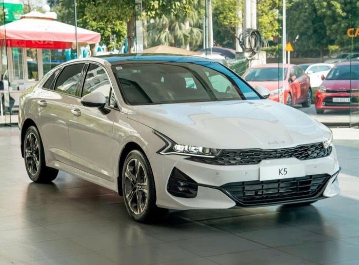 Toyota Camry coi chừng, Kia K5 đang c&oacute; gi&aacute; lăn b&aacute;nh rất rẻ nhờ hưởng ưu đ&atilde;i khủng đầu th&aacute;ng 1/2026 ảnh 3