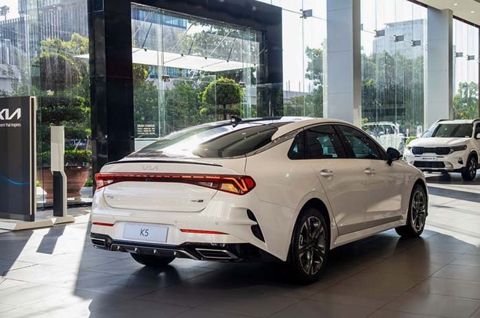 Toyota Camry coi chừng, Kia K5 đang c&oacute; gi&aacute; lăn b&aacute;nh rất rẻ nhờ hưởng ưu đ&atilde;i khủng đầu th&aacute;ng 1/2026 ảnh 4