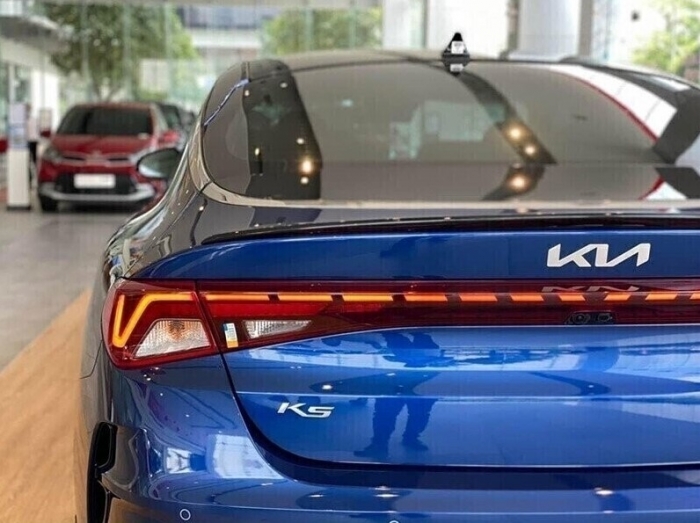 Toyota Camry coi chừng, Kia K5 đang c&oacute; gi&aacute; lăn b&aacute;nh rất rẻ nhờ hưởng ưu đ&atilde;i khủng đầu th&aacute;ng 1/2026 ảnh 5