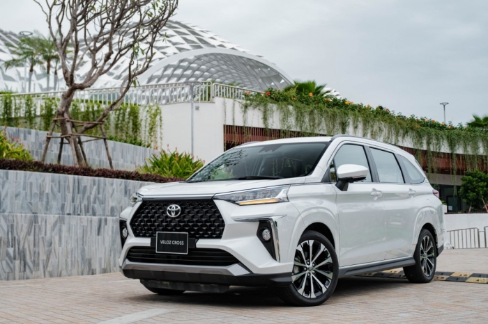 Bảng gi&aacute; lăn b&aacute;nh Toyota Veloz Cross giữa th&aacute;ng 1/2026: Đe nẹt Mitsubishi Xpander bằng ưu đ&atilde;i khủng ảnh 1