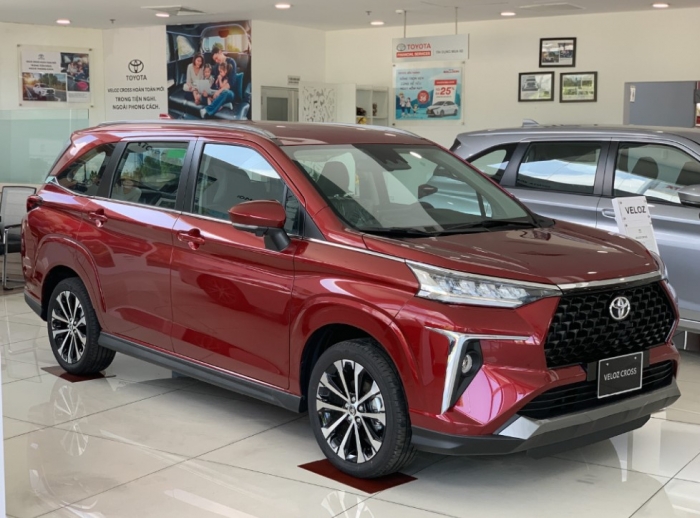 Bảng gi&aacute; lăn b&aacute;nh Toyota Veloz Cross giữa th&aacute;ng 1/2026: Đe nẹt Mitsubishi Xpander bằng ưu đ&atilde;i khủng ảnh 2