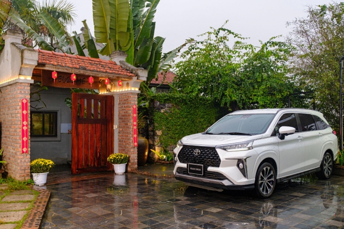 Bảng gi&aacute; lăn b&aacute;nh Toyota Veloz Cross giữa th&aacute;ng 1/2026: Đe nẹt Mitsubishi Xpander bằng ưu đ&atilde;i khủng ảnh 5