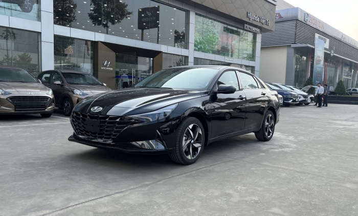 Quyết &lsquo;trấn &aacute;p&rsquo; Mazda3 v&agrave; Kia K3, Hyundai Elantra giảm gi&aacute; lăn b&aacute;nh xuống cực rẻ giữa th&aacute;ng 1/2026 ảnh 1