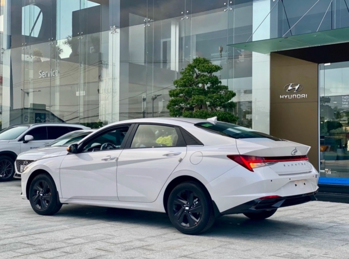 Quyết &lsquo;trấn &aacute;p&rsquo; Mazda3 v&agrave; Kia K3, Hyundai Elantra giảm gi&aacute; lăn b&aacute;nh xuống cực rẻ giữa th&aacute;ng 1/2026 ảnh 4