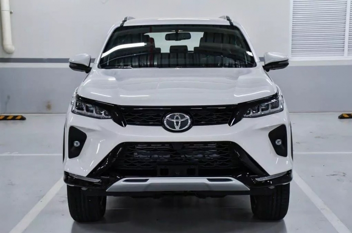 &lsquo;Đại chiến&rsquo; Ford Everest, Toyota Fortuner giảm gi&aacute; lăn b&aacute;nh xuống mức cạnh tranh cuối th&aacute;ng 1/2026 ảnh 1