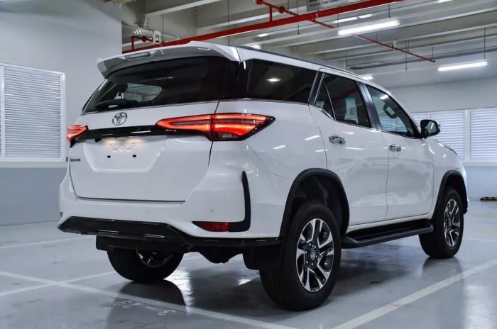 &lsquo;Đại chiến&rsquo; Ford Everest, Toyota Fortuner giảm gi&aacute; lăn b&aacute;nh xuống mức cạnh tranh cuối th&aacute;ng 1/2026 ảnh 4