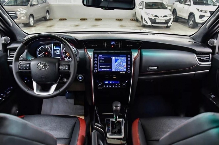 &lsquo;Đại chiến&rsquo; Ford Everest, Toyota Fortuner giảm gi&aacute; lăn b&aacute;nh xuống mức cạnh tranh cuối th&aacute;ng 1/2026 ảnh 5