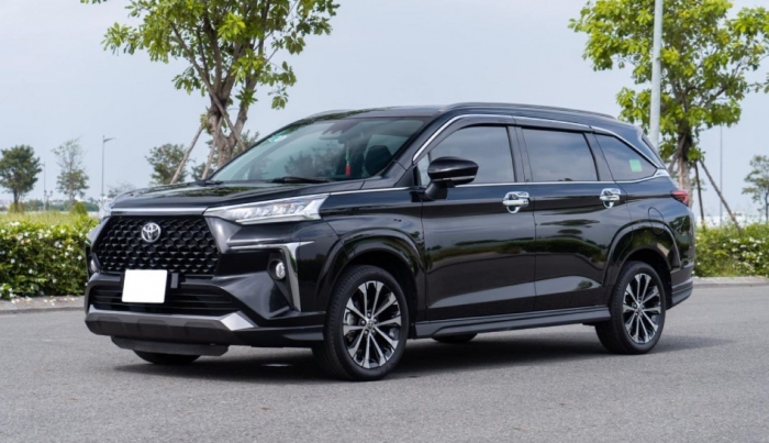 Toyota Veloz Cross tung ưu đ&atilde;i khủng giảm gi&aacute; lăn b&aacute;nh cuối th&aacute;ng 1/2026, hạ gục Mitsubishi Xpander ảnh 2