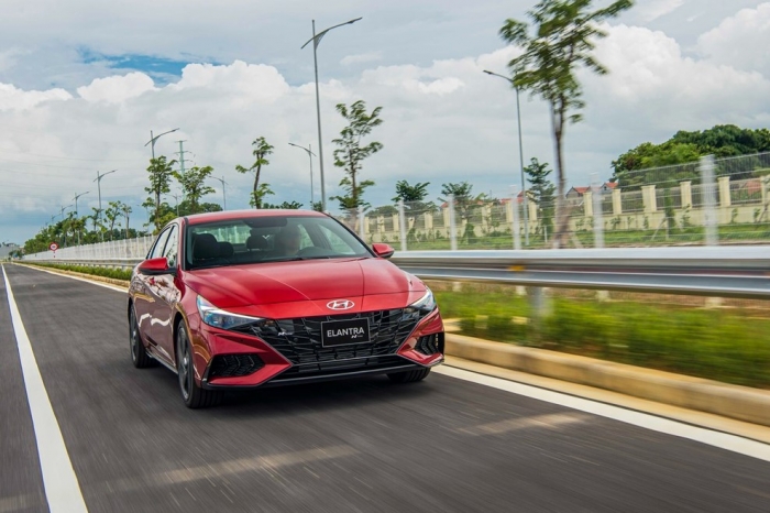 Gi&aacute; lăn b&aacute;nh Hyundai Elantra &lsquo;rẻ giật m&igrave;nh&rsquo; cuối th&aacute;ng 1/2026, quyết &lsquo;hạ đo v&aacute;n&rsquo; cả Kia K3 v&agrave; Mazda3 ảnh 2