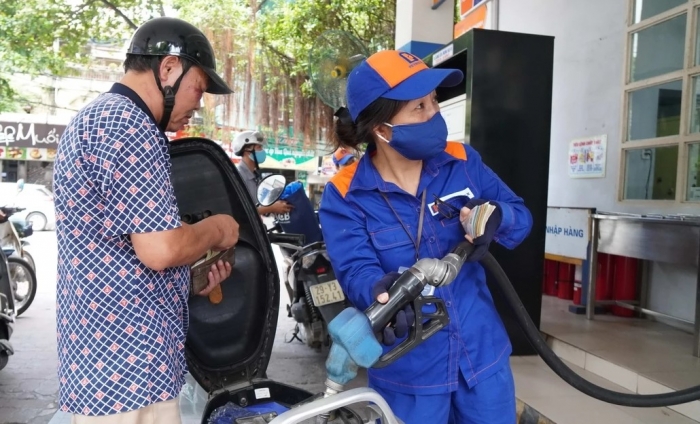 Gi&aacute; xăng dầu tối 3/10: Dầu rẻ rồi, E5 RON 92 v&agrave; E10 RON 95 c&oacute; cơ hội về 20.000 đồng/l&iacute;t từ tuần tới? Gi&aacute; đầy b&igrave;nh xe số ảnh 1