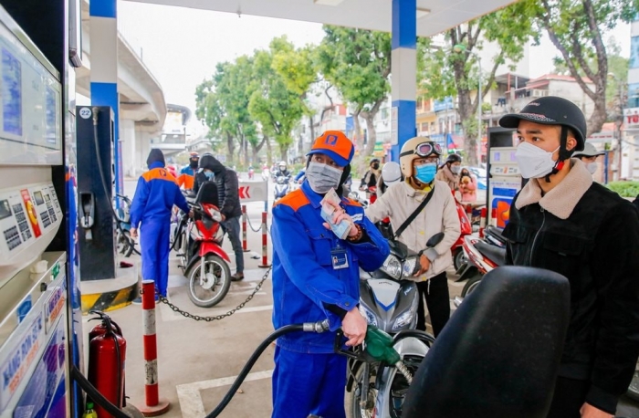 Gi&aacute; xăng dầu trưa nay 2/10: Dầu giảm 780 đồng, E10 v&agrave; RON 92 c&aacute;ch mốc 20.000 đồng/l&iacute;t bao nhi&ecirc;u? Gi&aacute; đầy b&igrave;nh &ocirc; t&ocirc; Honda ảnh 1