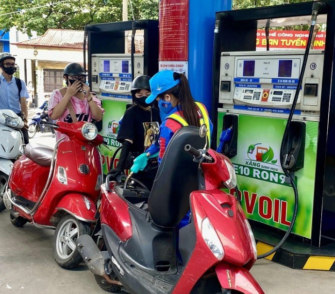 Gi&aacute; xăng dầu chiều 5/10: Dầu diesel đ&atilde; rẻ, RON 92 v&agrave; E10 kỳ tới khả năng cao về 20.000 đồng/l&iacute;t? Gi&aacute; đầy b&igrave;nh &ocirc; t&ocirc; Mazda ảnh 1