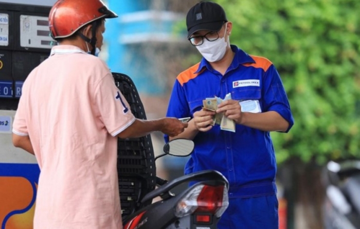 Gi&aacute; xăng dầu chiều 8/10: Dầu diesel tiếp tục giảm, RON 92 v&agrave; E10 RON 95 l&ecirc;n hơn 1.000 đồng, gi&aacute; đầy b&igrave;nh xe ga 150-160cc ảnh 1