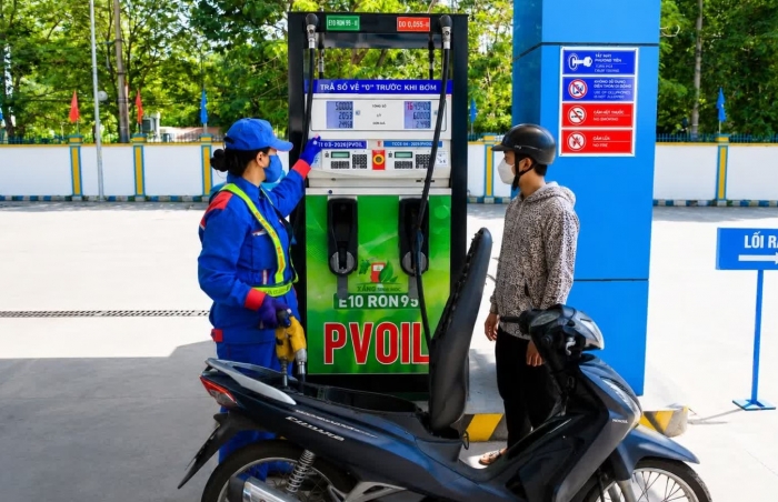 Gi&aacute; xăng dầu h&ocirc;m nay 11/10: Dầu giảm liền 2 kỳ, E5 RON 92 v&agrave; E10 RON 95 c&ograve;n c&aacute;ch đ&aacute;y bao nhi&ecirc;u? Gi&aacute; đầy b&igrave;nh xe ga 110cc ảnh 1