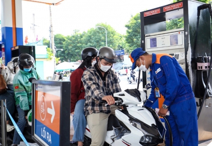 Gi&aacute; xăng dầu tối nay 10/10: Dầu đ&atilde; rẻ hơn, E10 RON 95 v&agrave; RON 92 c&ograve;n c&aacute;ch đ&aacute;y gần chưa tới 9.000 đồng, gi&aacute; đầy b&igrave;nh xe số ảnh 1