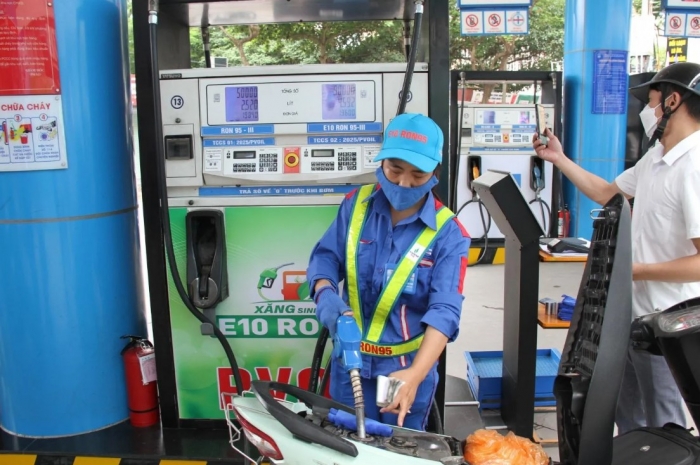 Gi&aacute; xăng dầu trưa 6/10: Dầu diesel lại giảm, RON 92 v&agrave; E10 RON 95 c&ograve;n c&aacute;ch đ&aacute;y hơn 8.000 đồng, gi&aacute; đầy b&igrave;nh &ocirc; t&ocirc; Honda ảnh 1