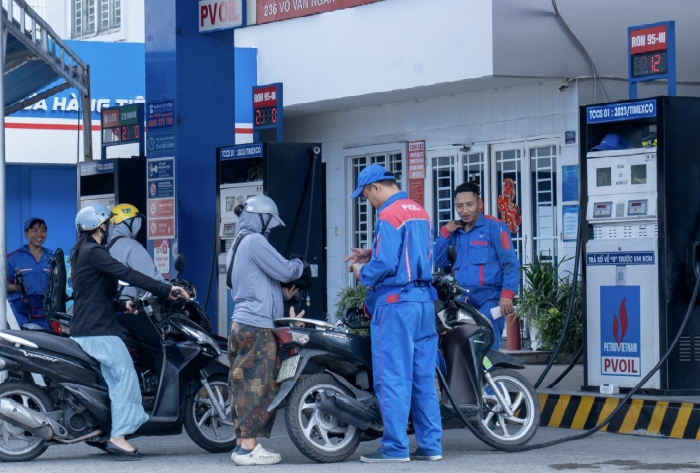 Gi&aacute; xăng dầu chiều 14/10: Dầu diesel giảm liền 2 kỳ, E10 RON 95 v&agrave; RON 92 từ mai giảm về đ&aacute;y? Gi&aacute; đầy b&igrave;nh xe ga 125cc ảnh 1