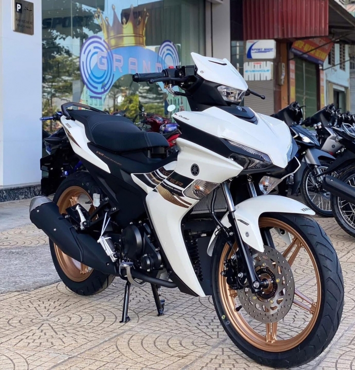 Gi&aacute; xăng dầu chiều 18/10: E5 RON 92 v&agrave; E10 RON 95 giảm s&acirc;u, chỉ c&aacute;ch đ&aacute;y hơn 7.000 đồng, gi&aacute; đầy b&igrave;nh xe c&ocirc;n tay 150cc ảnh 2
