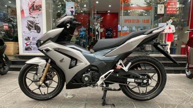 Gi&aacute; xăng dầu chiều 18/10: E5 RON 92 v&agrave; E10 RON 95 giảm s&acirc;u, chỉ c&aacute;ch đ&aacute;y hơn 7.000 đồng, gi&aacute; đầy b&igrave;nh xe c&ocirc;n tay 150cc ảnh 3