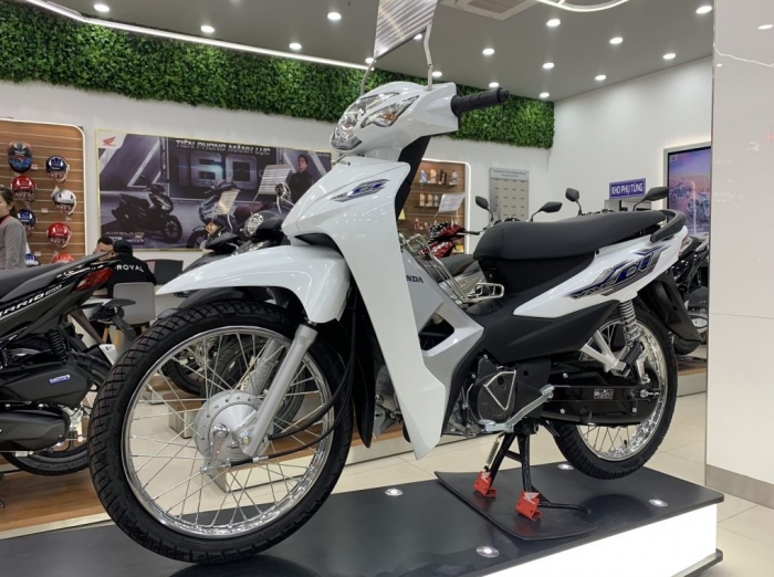 Gi&aacute; xăng dầu chiều nay 17/10: Dầu k&eacute;o d&agrave;i chuỗi giảm, E10 RON 95 v&agrave; E5 RON 92 l&ugrave;i về gần đ&aacute;y, gi&aacute; đầy b&igrave;nh c&aacute;c mẫu xe số ảnh 2