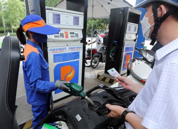 Gi&aacute; xăng dầu tối 14/10: Dầu diesel về mức rẻ, RON 92 v&agrave; E10 RON 95 từ chiều mai cũng giảm mạnh? Gi&aacute; đầy b&igrave;nh &ocirc; t&ocirc; Toyota ảnh 1