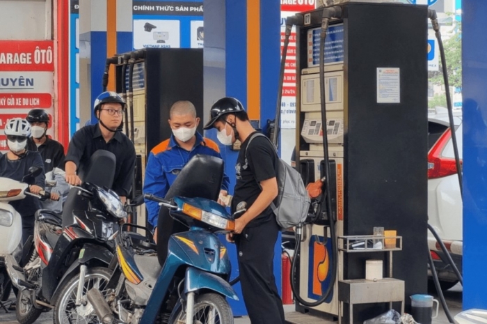 Gi&aacute; xăng dầu trưa nay 14/10: Dầu diesel xuống gần đ&aacute;y, RON 92 v&agrave; E10 RON 95 ng&agrave;y mai &lsquo;về bờ&rsquo;? Gi&aacute; đầy b&igrave;nh &ocirc; t&ocirc; Honda ảnh 1