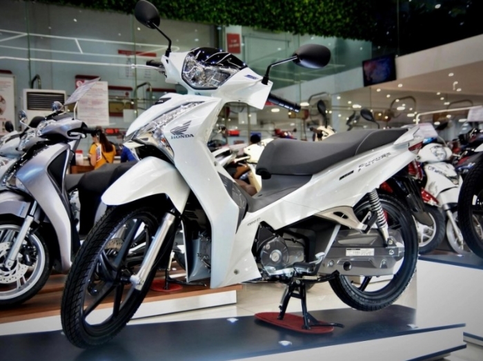 Gi&aacute; xăng dầu chiều 20/10: Dầu giảm v&egrave;o v&egrave;o, E10 RON 95 v&agrave; E5 RON 92 c&ograve;n c&aacute;ch đ&aacute;y 7.000 đồng, gi&aacute; đầy b&igrave;nh c&aacute;c mẫu xe số ảnh 2