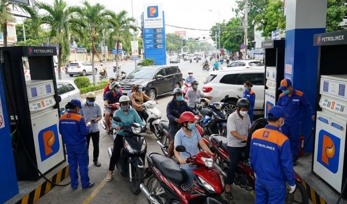 Gi&aacute; xăng dầu chiều 26/10: E10 RON 95 v&agrave; E5 RON 92 tụt 'ch&oacute;ng mặt', dầu rẻ hơn đỉnh rất nhiều, gi&aacute; đầy b&igrave;nh &ocirc; t&ocirc; Toyota ảnh 1