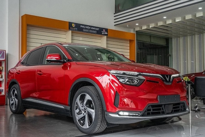 Gi&aacute; xăng dầu h&ocirc;m nay 20/10: Dầu giảm &lsquo;ch&oacute;ng mặt&rsquo;, E10 RON 95 v&agrave; RON 92 c&ograve;n c&aacute;ch đ&aacute;y bao nhi&ecirc;u? Gi&aacute; lăn b&aacute;nh VinFast VF 8 ảnh 2