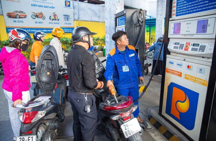 Gi&aacute; xăng dầu h&ocirc;m nay 21/10: Dầu li&ecirc;n tục giảm mạnh, E10 RON 95 v&agrave; E5 RON 92 đ&atilde; về gần đ&aacute;y, gi&aacute; đầy b&igrave;nh xe ga 150-160cc ảnh 1
