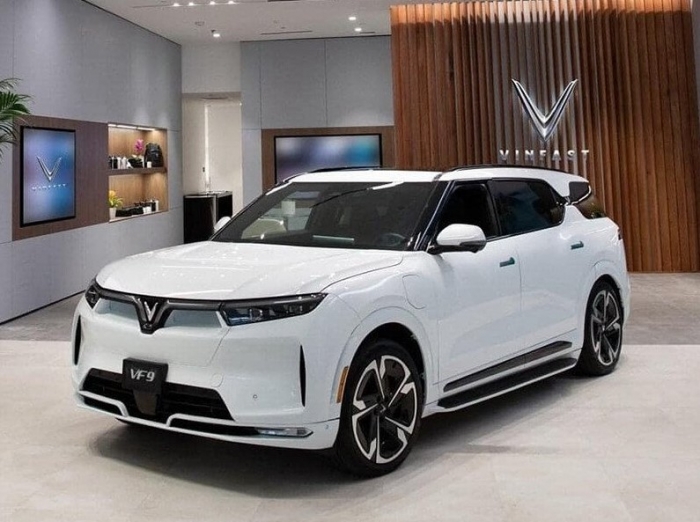 Gi&aacute; xăng dầu h&ocirc;m nay 23/10: Xăng E5 RON 92 v&agrave; E10 RON 95 giảm 2 kỳ li&ecirc;n tiếp, đ&atilde; về v&ugrave;ng rẻ, gi&aacute; lăn b&aacute;nh VinFast VF 9 ảnh 2