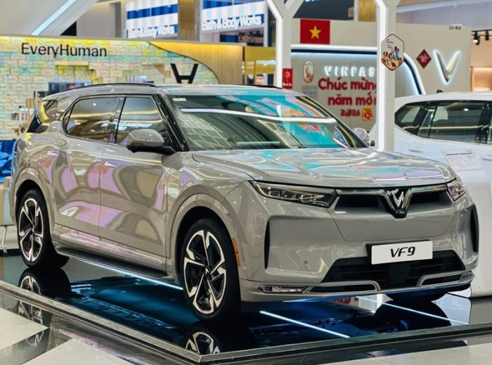 Gi&aacute; xăng dầu h&ocirc;m nay 23/10: Xăng E5 RON 92 v&agrave; E10 RON 95 giảm 2 kỳ li&ecirc;n tiếp, đ&atilde; về v&ugrave;ng rẻ, gi&aacute; lăn b&aacute;nh VinFast VF 9 ảnh 4