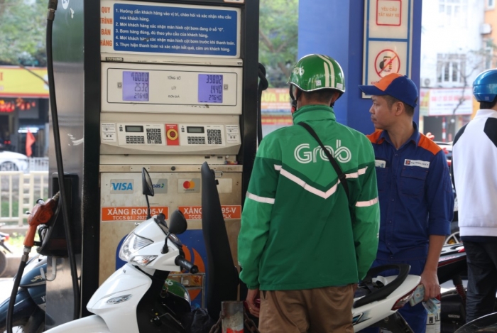 Gi&aacute; xăng dầu h&ocirc;m nay 24/10: E10 RON 95 v&agrave; E5 RON 92 li&ecirc;n tiếp giảm s&acirc;u, c&ograve;n c&aacute;ch đ&aacute;y bao nhi&ecirc;u? Gi&aacute; đầy b&igrave;nh &ocirc; t&ocirc; Honda ảnh 1
