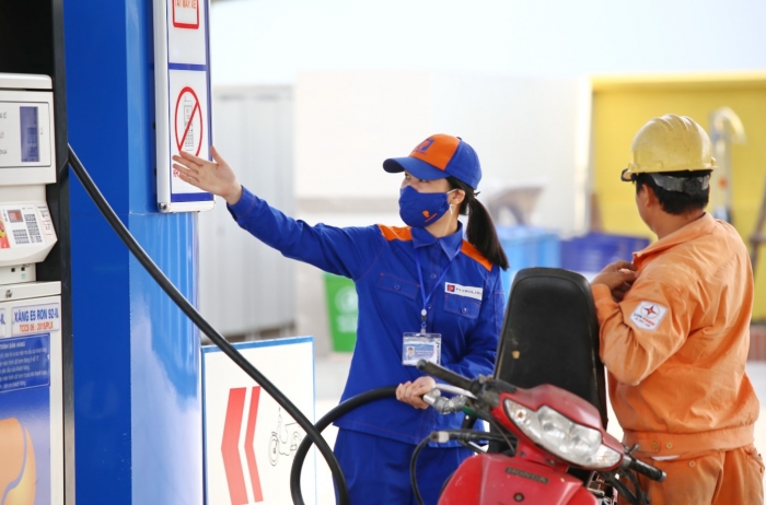 Gi&aacute; xăng dầu tối nay 25/10: E5 RON 92 giảm xuống s&aacute;t đ&aacute;y, E10 RON 95 c&ograve;n rẻ hơn, gi&aacute; đầy b&igrave;nh xe c&ocirc;n tay 150-155cc ảnh 1
