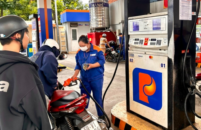 Gi&aacute; xăng dầu trưa nay 19/10: Dầu diesel lại tụt s&acirc;u, E5 RON 92 v&agrave; E10 RON 95 giảm về ngưỡng rẻ, gi&aacute; đầy b&igrave;nh xe ga 125cc ảnh 1